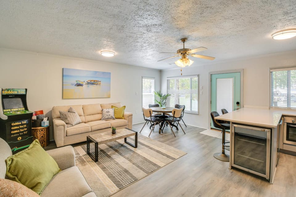 Lakefront Escape with Boat Docks in Hot Springs! House in Piney