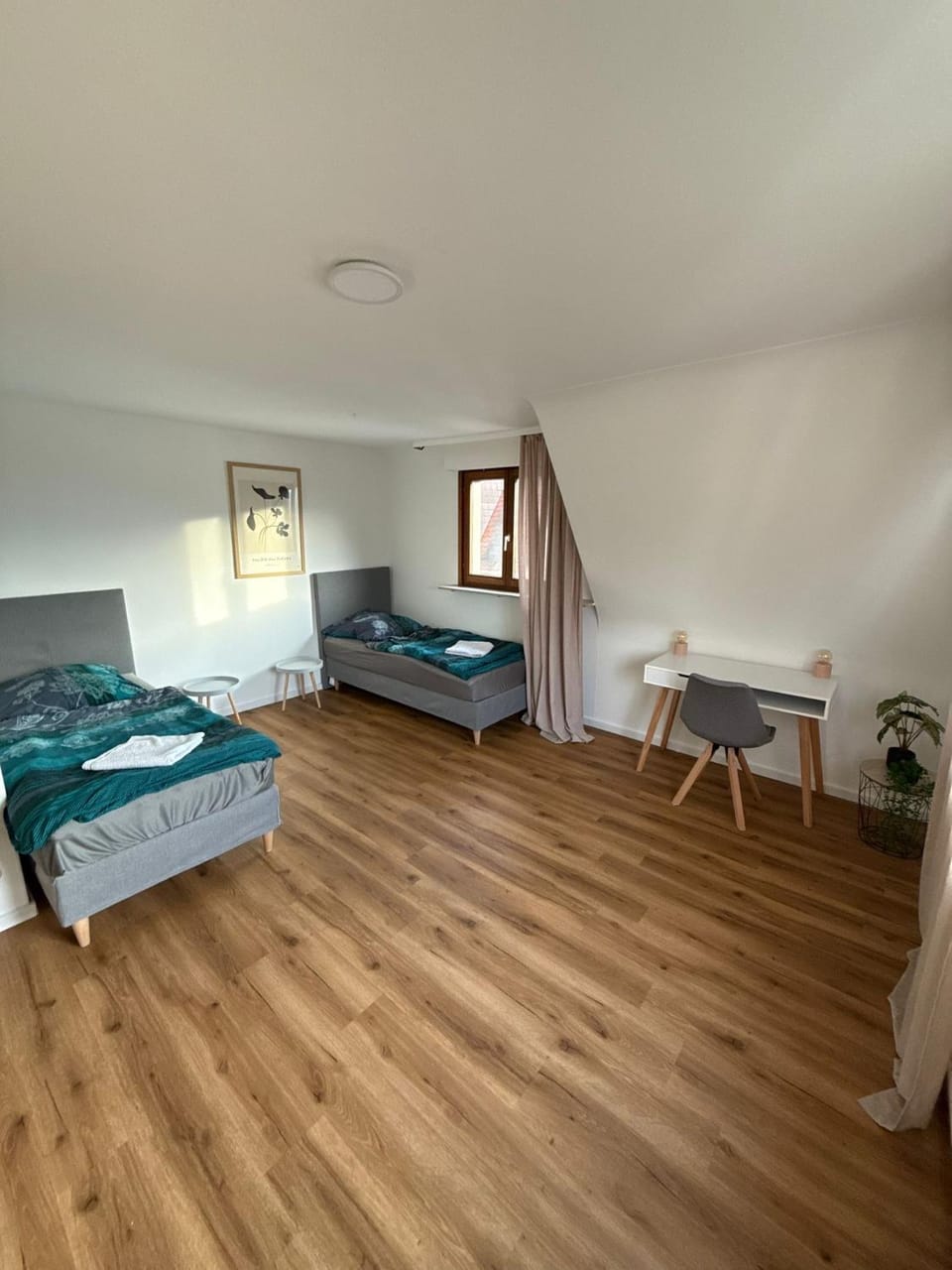 Bedroom, towels
