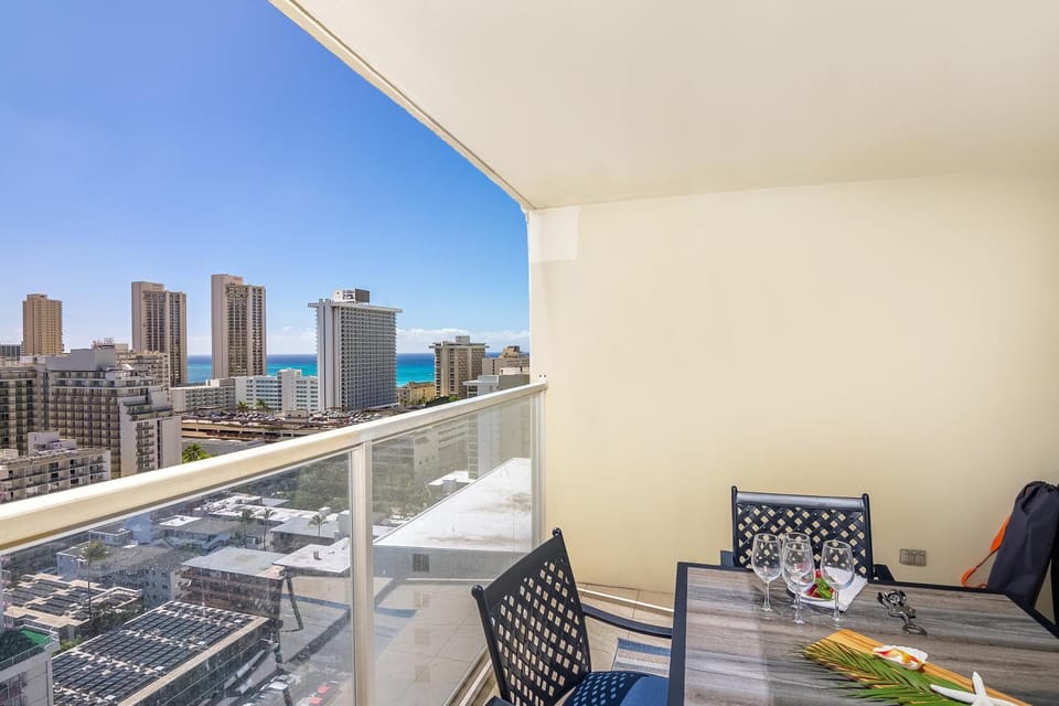 Patio, View (from property/room), Balcony/Terrace, Living room, Seating area, Dining area