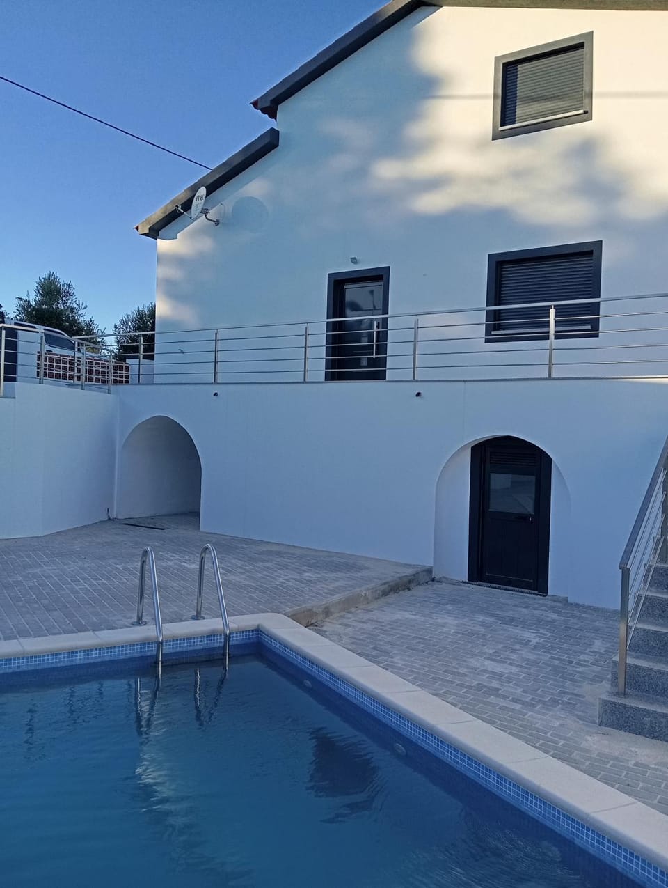 Property building, Day, Pool view, Swimming pool
