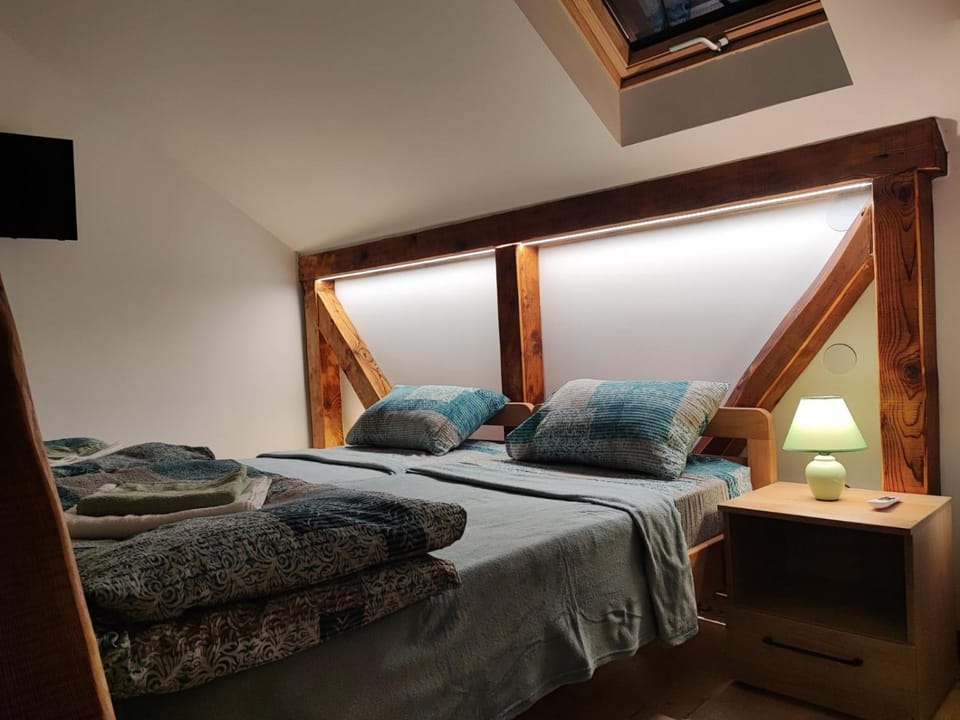 Bed, Photo of the whole room, Bedroom, bunk bed, towels