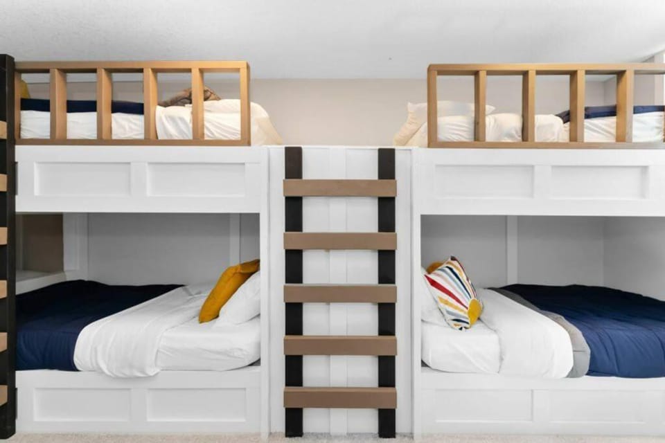 BunkBedDreams,10 Beds,Near Rogers place and Nait House in Edmonton