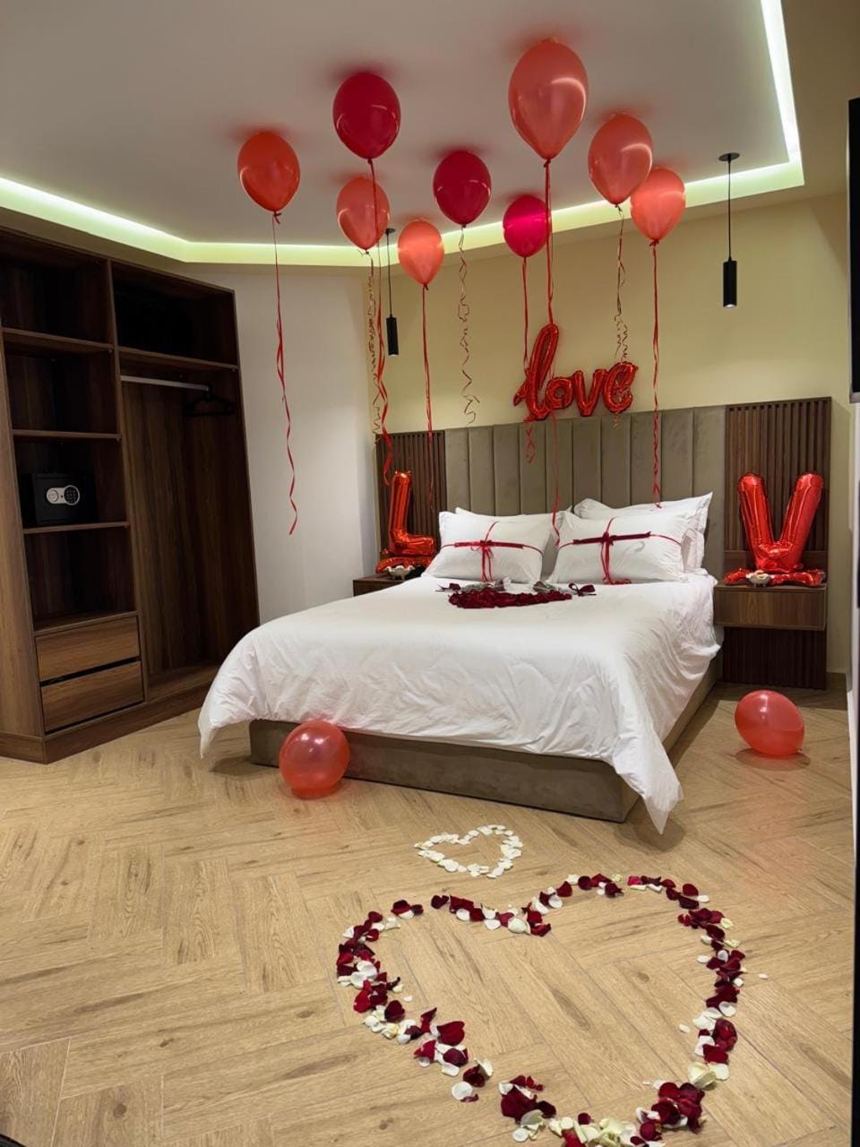 Bed, Photo of the whole room, Bedroom, wardrobe