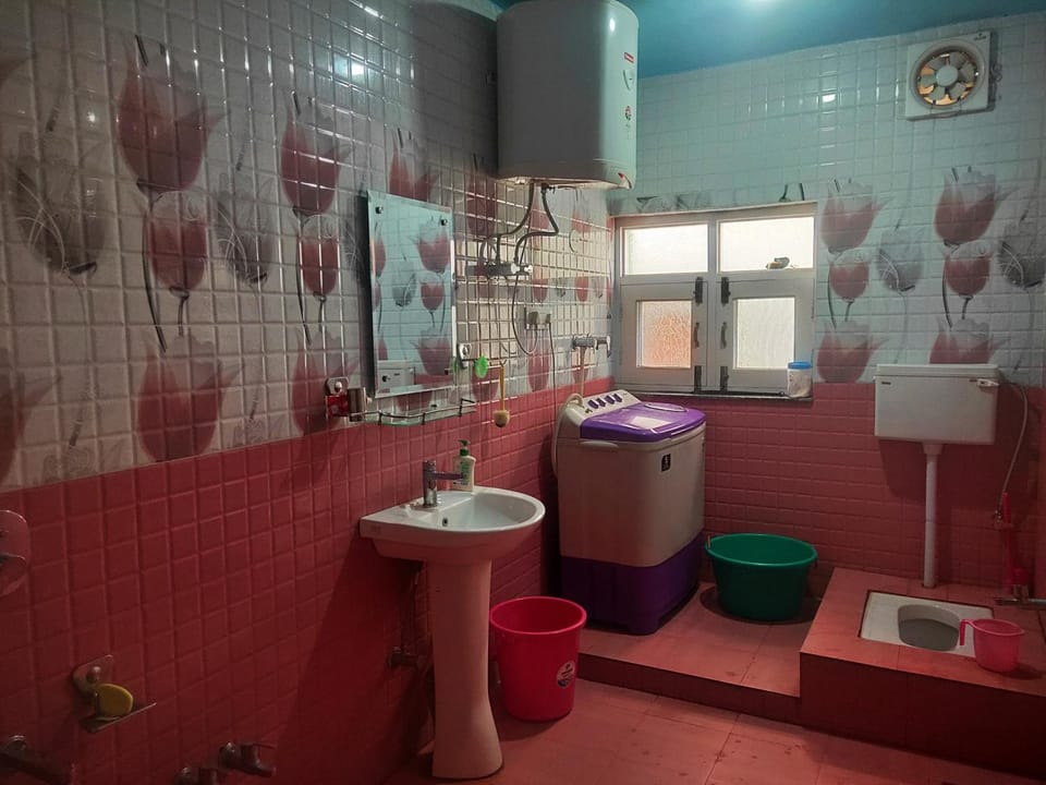 Toilet, Bathroom, washing machine