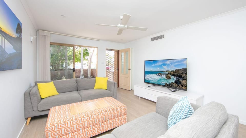 Beach Wood Apartment in Yamba