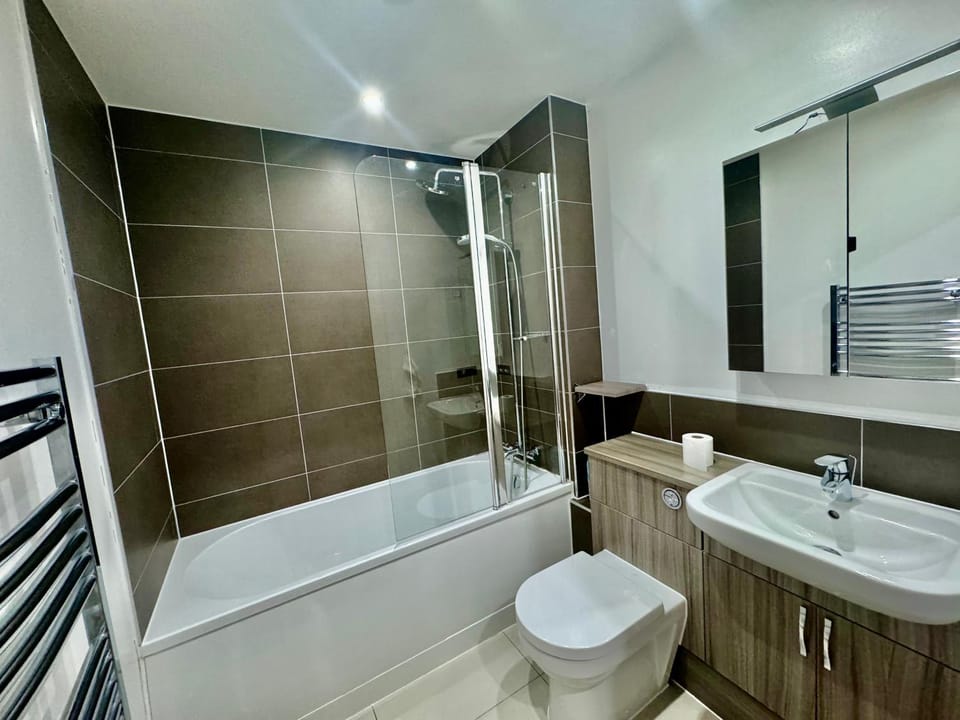 Luxury 2 BED Entire Apartment-Near Tube & Shopping centre Apartment in Harrow
