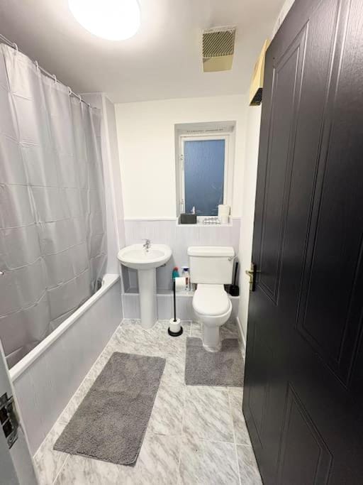 Two bed spacious apartment, central location, free parking and Wifi Apartment in Birmingham