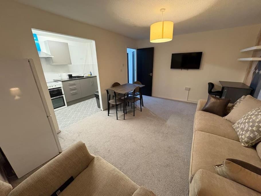 Two bed spacious apartment, central location, free parking and Wifi Apartment in Birmingham