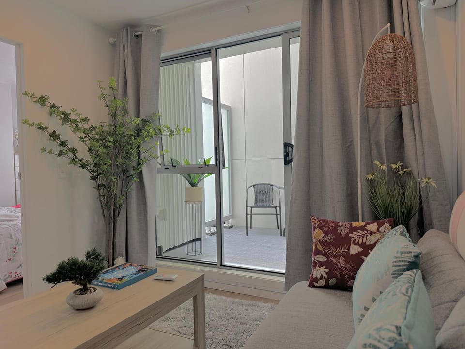Stunning 3 bd 2 bth city apt Pool and Carpark Apartment in Auckland