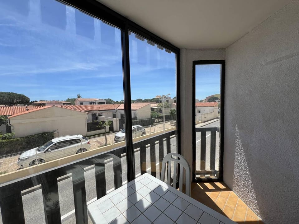 Appartement T2 avec loggia, parking privé et proche plage, Port Leucate - FR-1-81-615 Apartment in Leucate