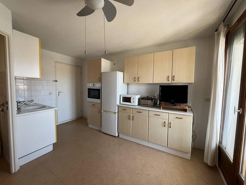 Appartement T2 avec loggia, parking privé et proche plage, Port Leucate - FR-1-81-615 Apartment in Leucate