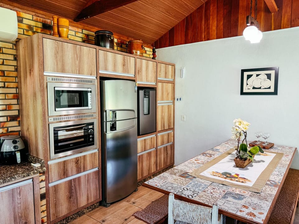 Dining area, minibar, oven