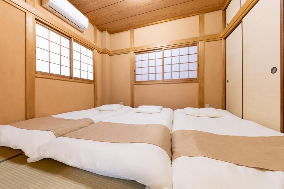 Photo of the whole room, air conditioner