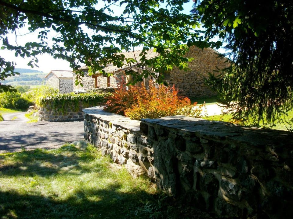 Suite spacieuse avec bien-être, parking, wifi, à Saint-Privat-d'Allier - FR-1-582-491 Bed and Breakfast in Auvergne-Rhône-Alpes