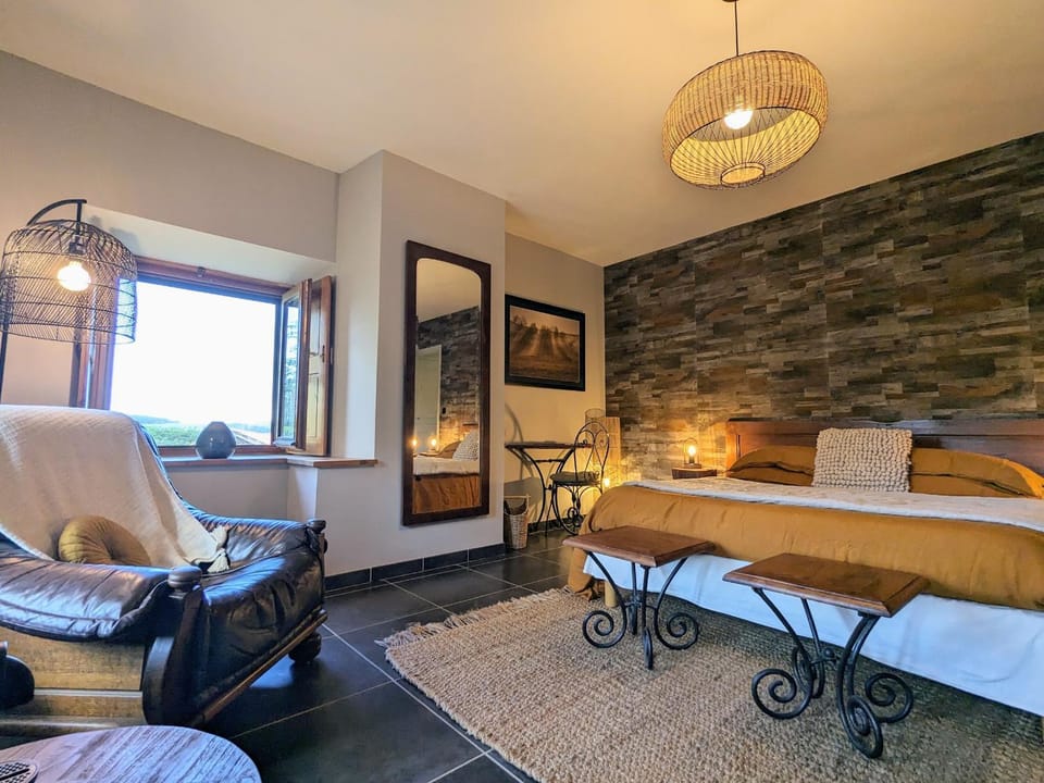 Suite spacieuse avec bien-être, parking, wifi, à Saint-Privat-d'Allier - FR-1-582-491 Bed and Breakfast in Auvergne-Rhône-Alpes