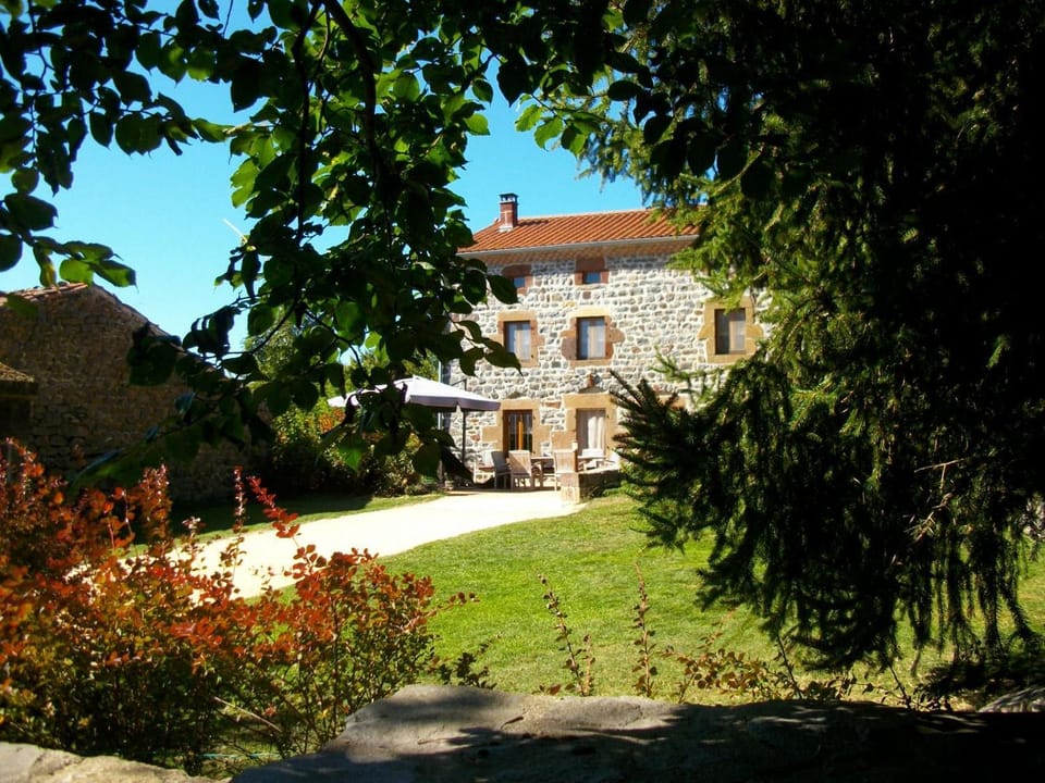 Suite spacieuse avec bien-être, parking, wifi, à Saint-Privat-d'Allier - FR-1-582-491 Bed and Breakfast in Auvergne-Rhône-Alpes