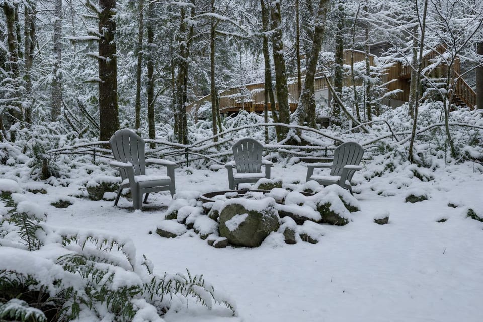 Mid-century Cabin Hideaway - Hot Tub & Fire Pit Cabin in Mount Hood Village