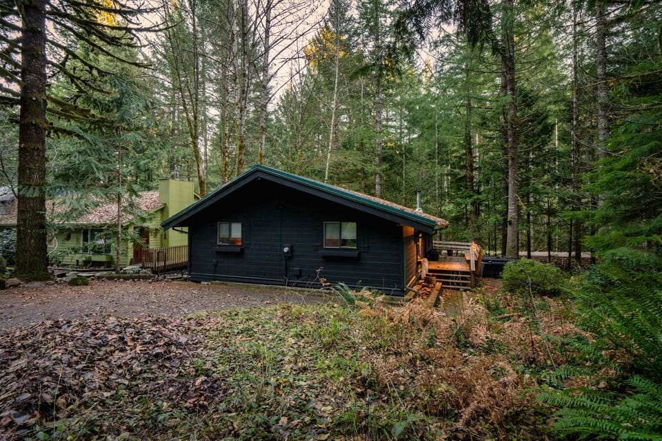 Mid-century Cabin Hideaway - Hot Tub & Fire Pit Cabin in Mount Hood Village