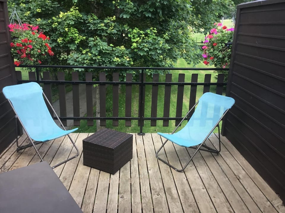 Séjournez en Ferme avec Piscine, Tennis, Chevaux et Parking Sécurisé - FR-1-582-518 Bed and Breakfast in Auvergne-Rhône-Alpes