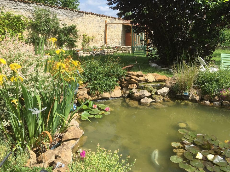 Chambres spacieuses avec salle d'eau, salon cheminée, jardin détente - Lorraine - FR-1-585-143 Bed and Breakfast in Grand Est