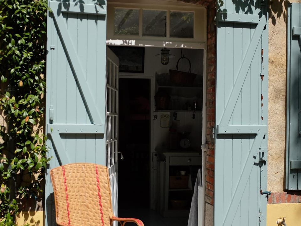 Chambre spacieuse, entrée privée, animaux admis, WiFi - FR-1-590-513 Bed and Breakfast in Centre-Val de Loire