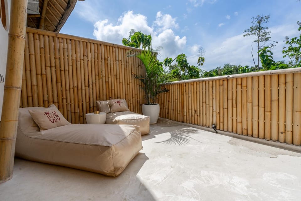 Patio, Living room