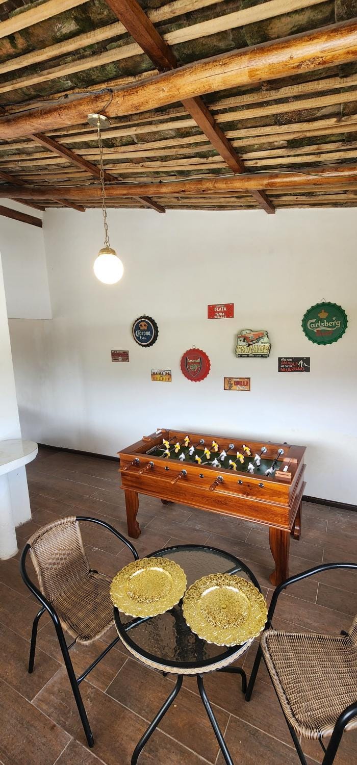 Game Room, Food and drinks, Dining area
