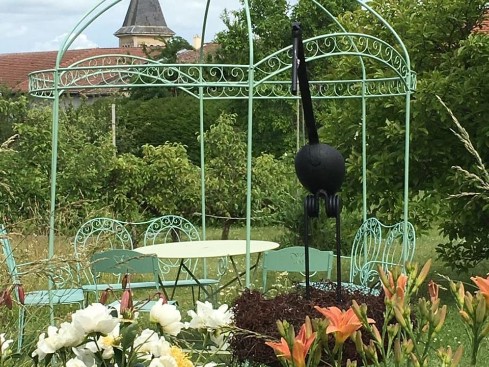 Charmante maison au cœur des vergers avec cheminée, jardin secret et jeux pour enfants - FR-1-585-151 Bed and Breakfast in Grand Est