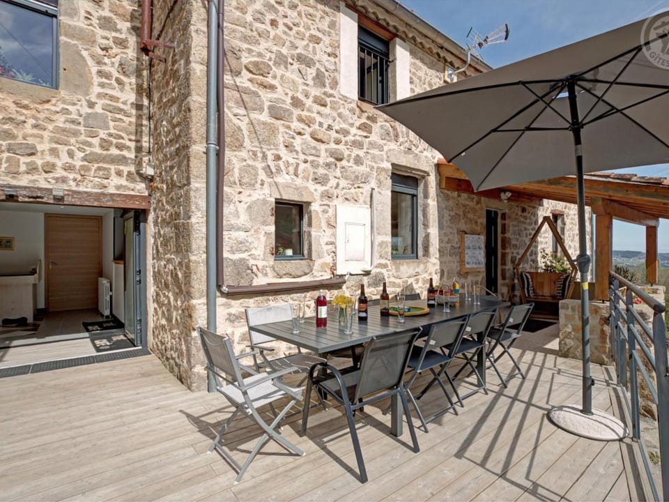 Deux gîtes cosy en pierre pour 11 personnes avec spa optionnel - FR-1-496-334 House in Auvergne-Rhône-Alpes