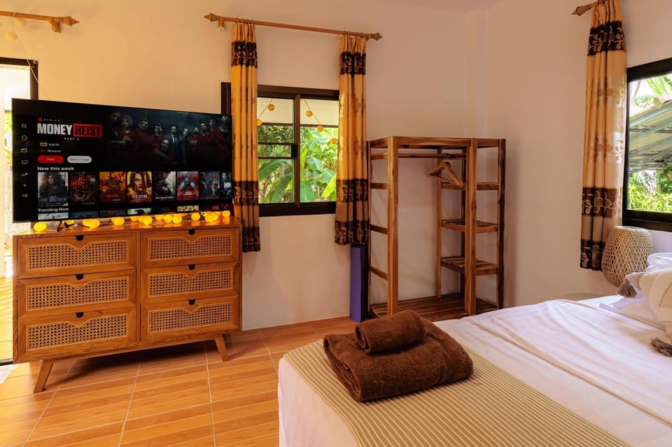 Communal lounge/ TV room, Bed, TV and multimedia, Photo of the whole room, Evening entertainment