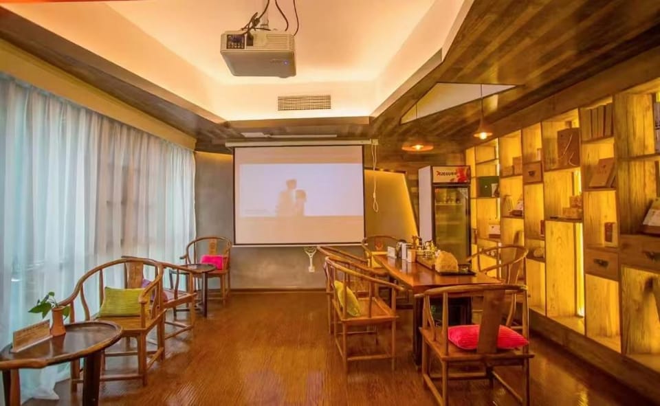 Communal lounge/ TV room, TV and multimedia, Living room, Seating area