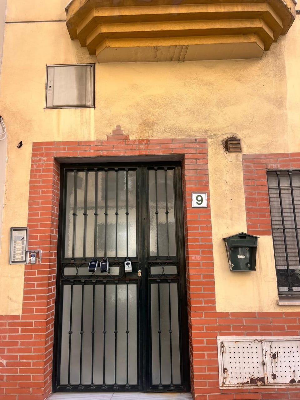Facade/entrance