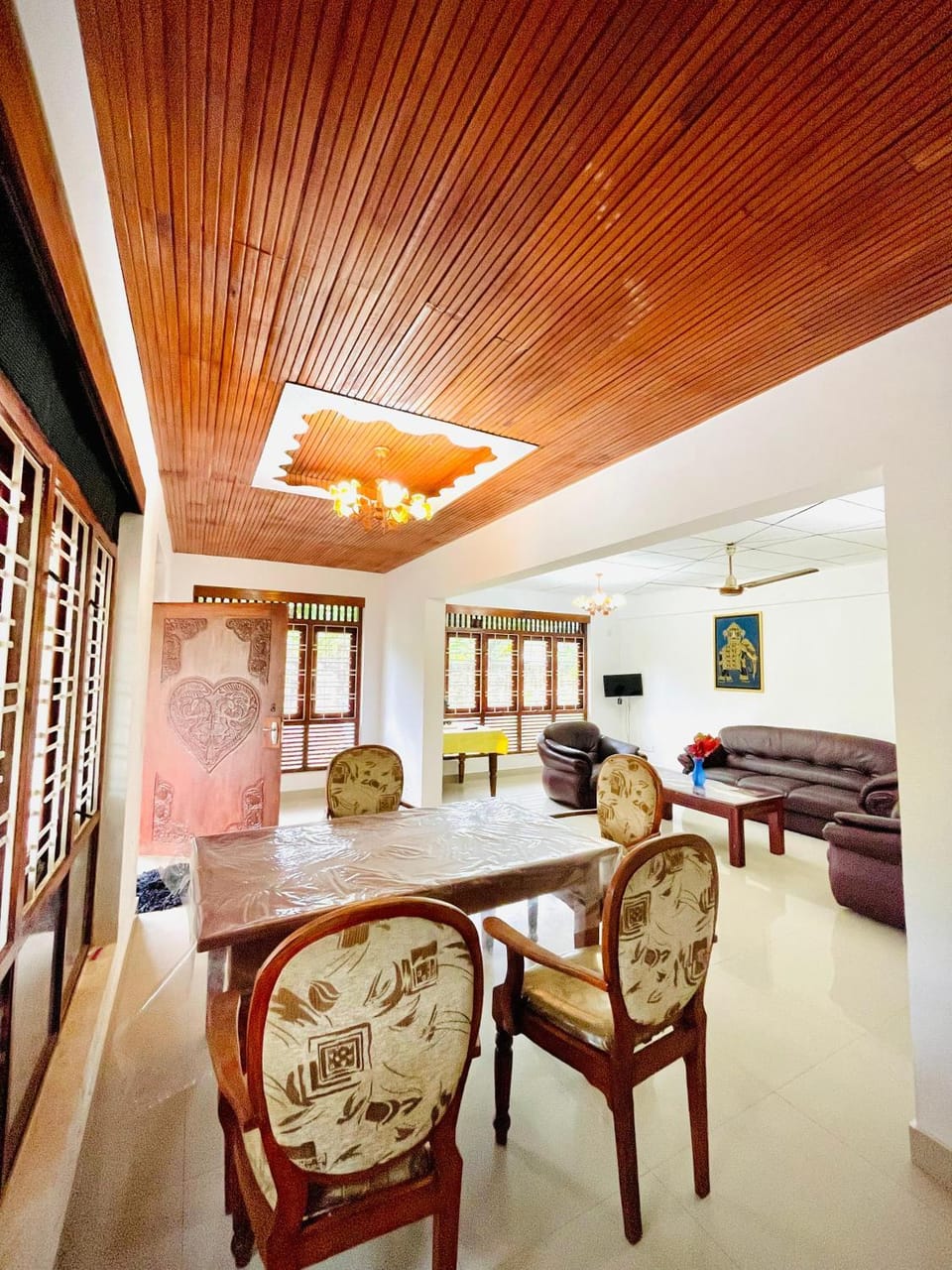 TV and multimedia, Living room, Seating area, Dining area
