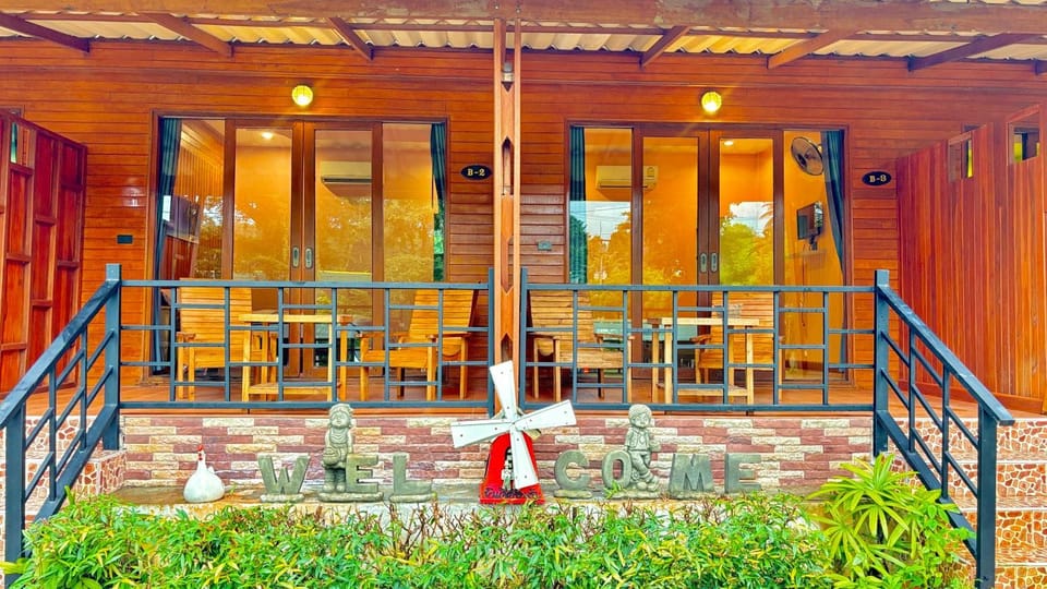 Property building, Patio, Day, Garden, View (from property/room), Balcony/Terrace, Garden view