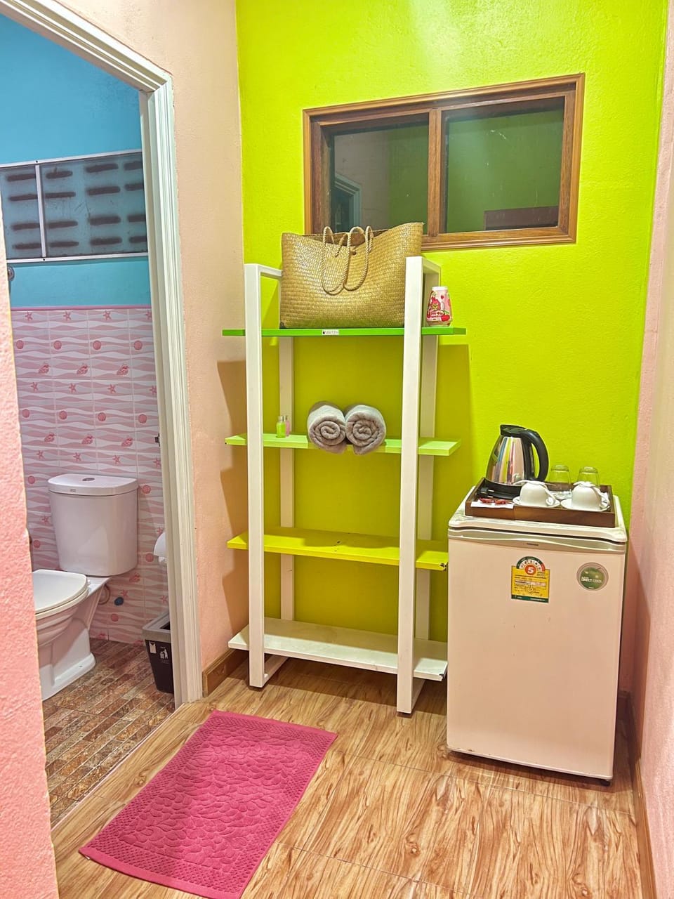 Toilet, Bathroom, towels