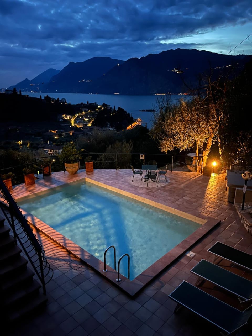 red house conditioned whit pool enchanting lake view Apartment in Malcesine