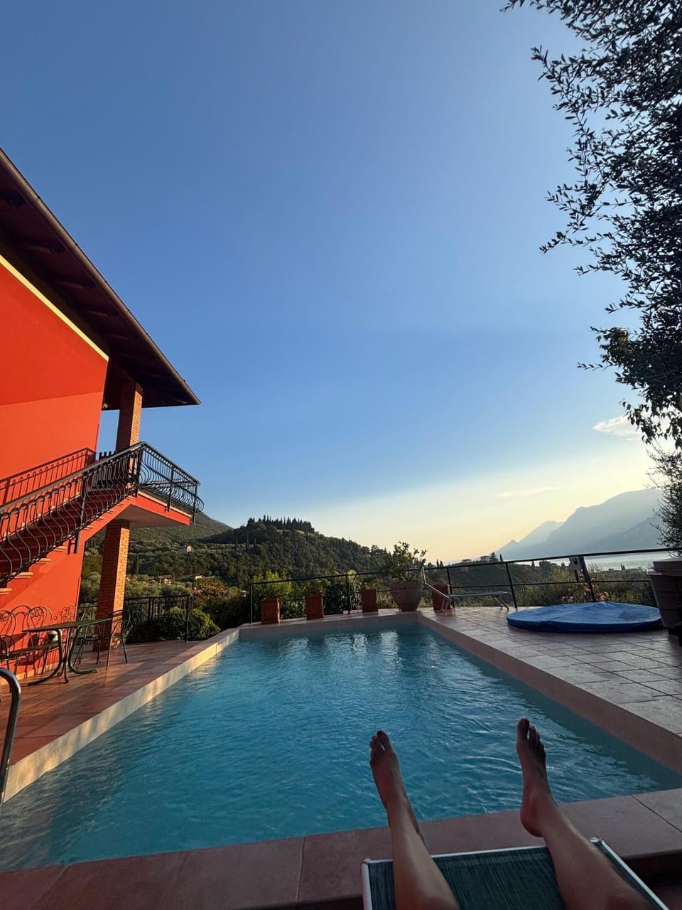 red house conditioned whit pool enchanting lake view Apartment in Malcesine
