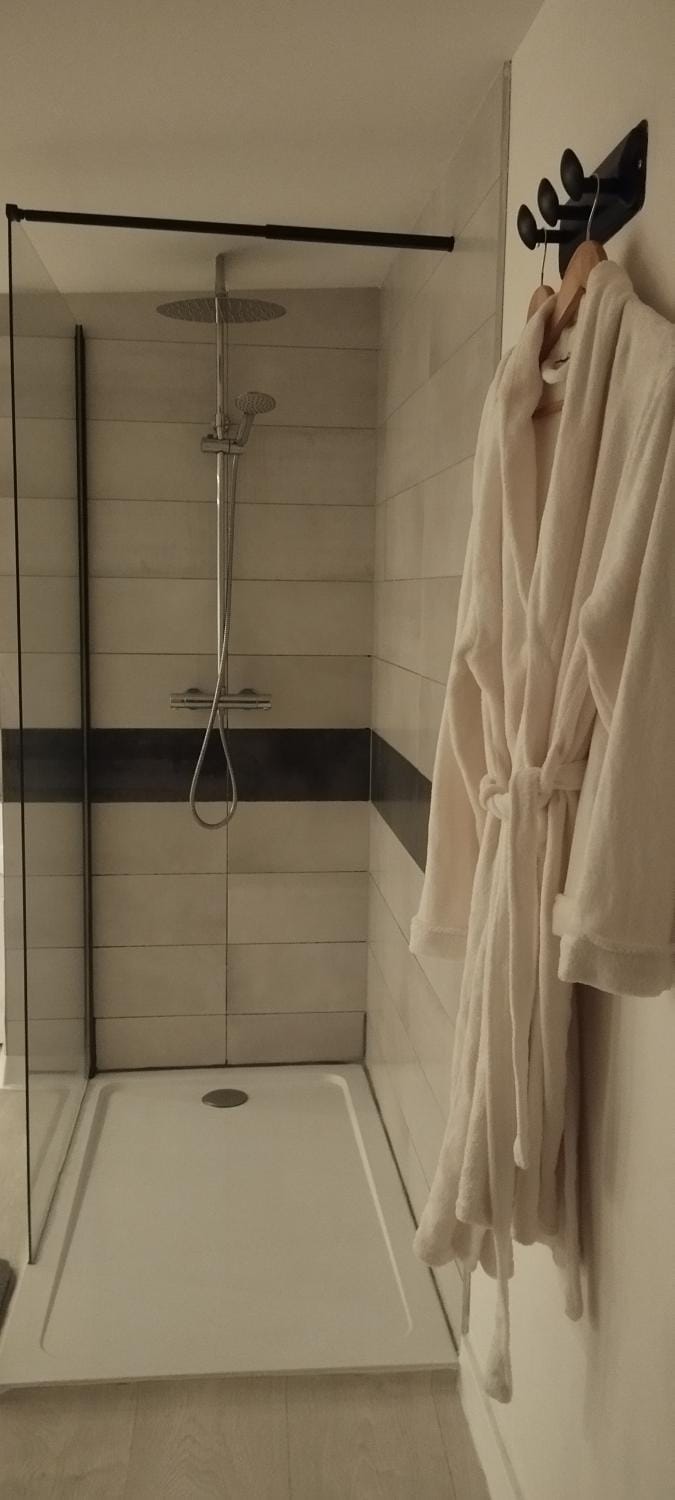 Shower, Bathroom, towels