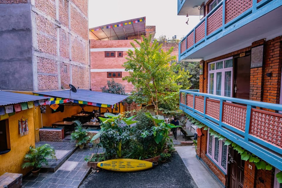 Property building, Spring, Day, Garden, View (from property/room), Balcony/Terrace, Dining area, Garden view
