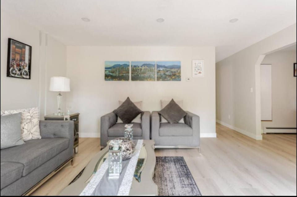 The Oxford Signature Luxury Entire Family Suite House in Pitt Meadows