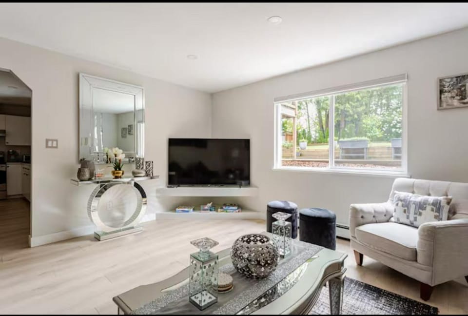 The Oxford Signature Luxury Entire Family Suite House in Pitt Meadows