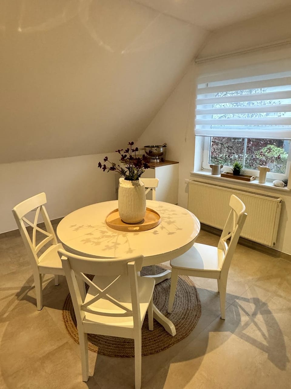 Seating area, Dining area