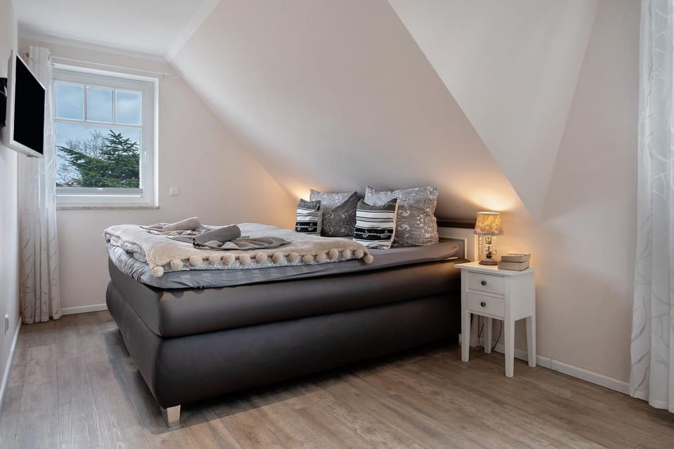 Property building, Living room, Bedroom