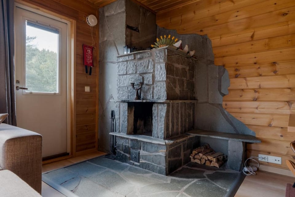View (from property/room), Balcony/Terrace, Living room, Mountain view, Street view, fireplace, heating, internet