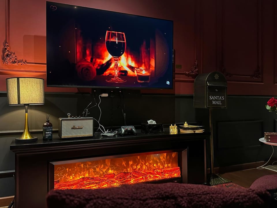 Communal lounge/ TV room, TV and multimedia, Living room