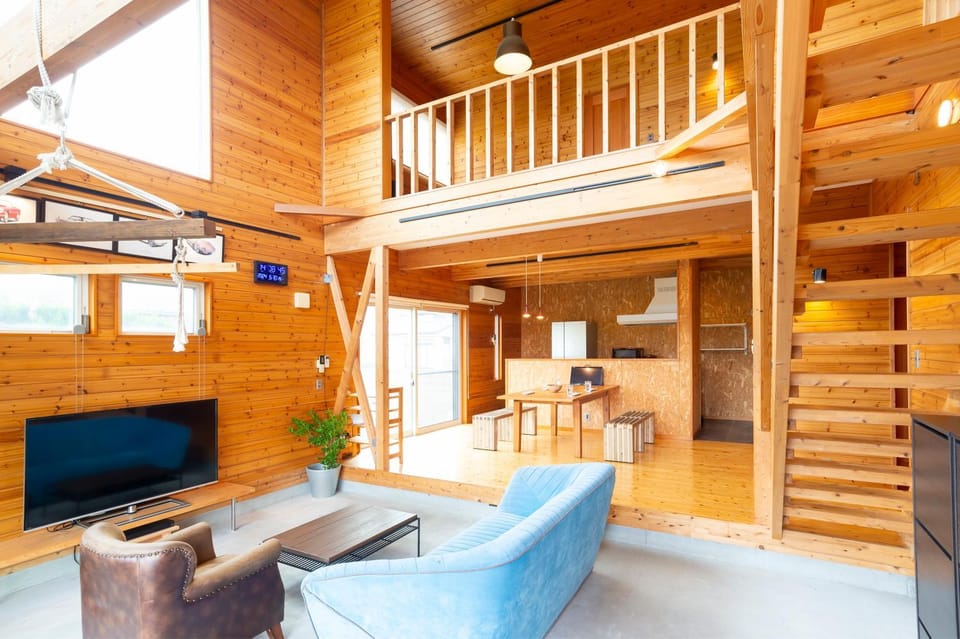 TV and multimedia, Kitchen or kitchenette, Living room, Seating area, Dining area