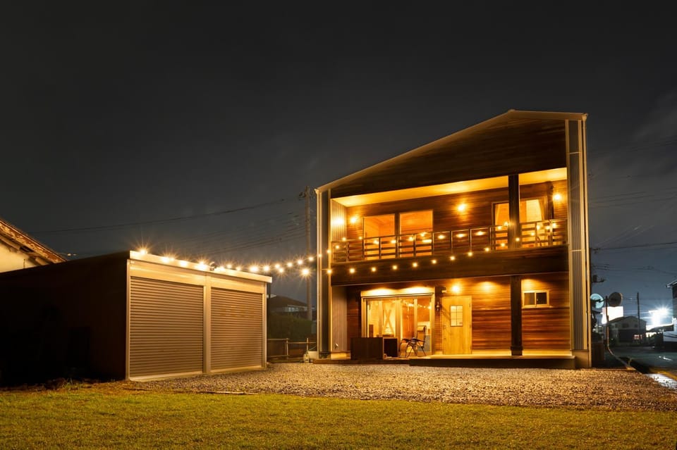 Property building, Night, pet friendly