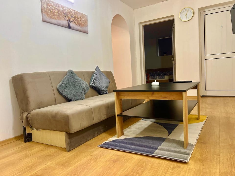 TOP Center, basement fl, 7 beds, 10min from Serdica Apartment in Sofia