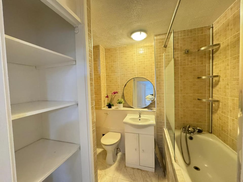 TKS Modern 1BED Flat, London Apartment in London