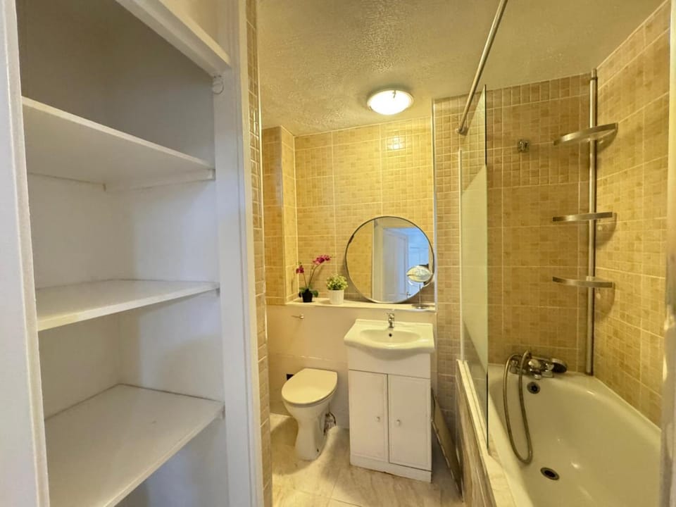 TKS Modern 1BED Flat, London Apartment in London